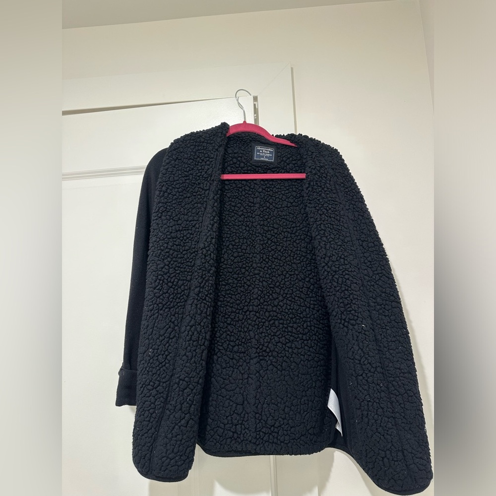 Black Abercrombie and Fitch Sweater - Sherpa interior